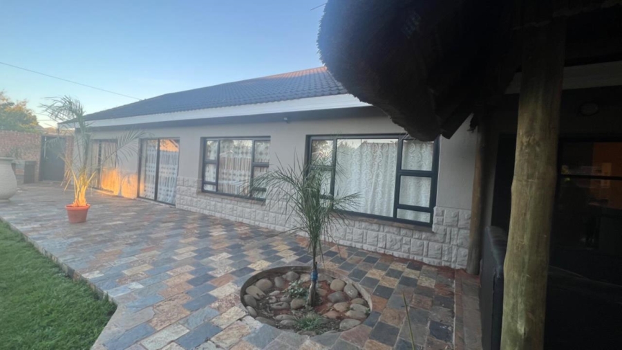 4 Bedroom Property for Sale in Lindene Northern Cape